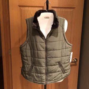 OLIVE GREEN ZIPUP PUFFER VEST